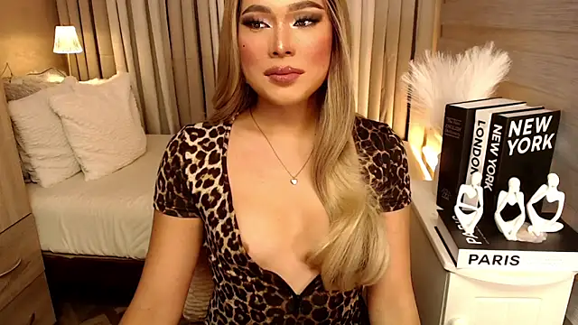 Missavacroft online show from October 4, 7:45 pm