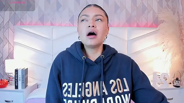 Snapshot of victoria___jonnes chatting on October 9, 12:25 pm victoria jonnes online show from October 9, 12:25 pm