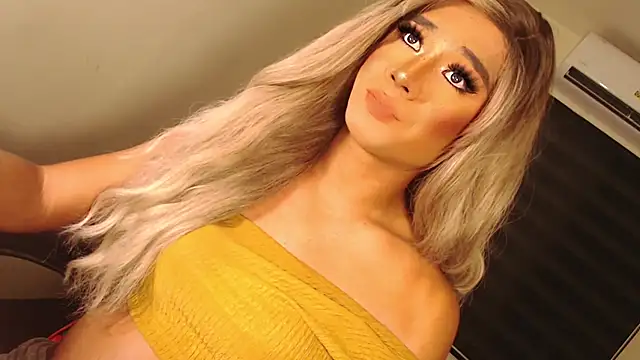 SissifyMeNow online show from October 25, 4:13 pm