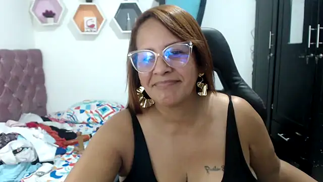 cristydirtyhot online show from December 16, 1:10 am