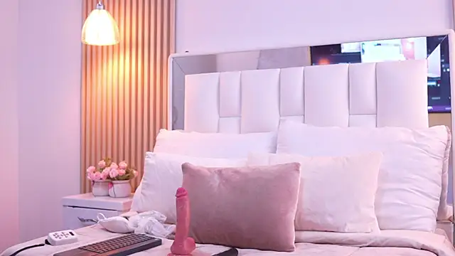 Snapshot of sara_goddess01 chatting on April 20, 5:05 pm sara goddess01 online show from April 20, 5:05 pm