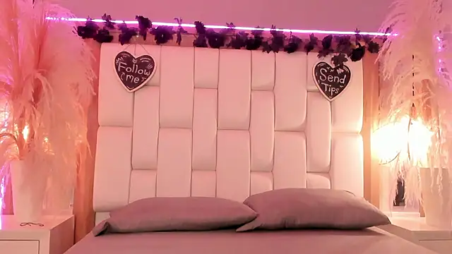 Daphne And Roger online show from March 11, 10:54 am