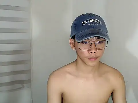 Snapshot of ynotyu chatting on October 31, 5:41 am ynotyu online show from October 31, 5:41 am