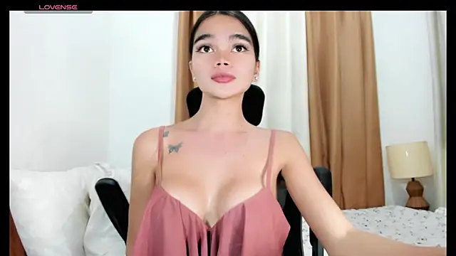 Snapshot of kendall_petite18 chatting on June 4, 8:59 pm kendall petite18 online show from June 4, 8:59 pm