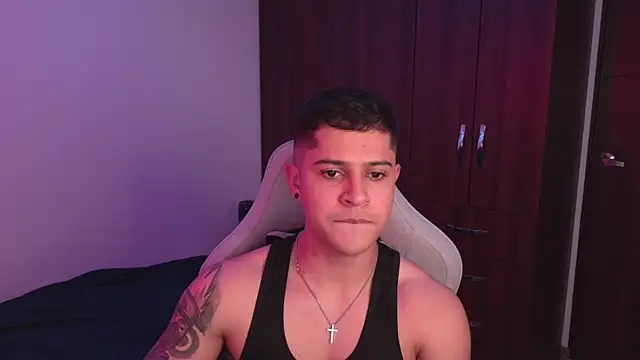 domsantiago  online show from October 15, 1:39 am