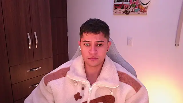 domsantiago  online show from October 19, 4:57 am