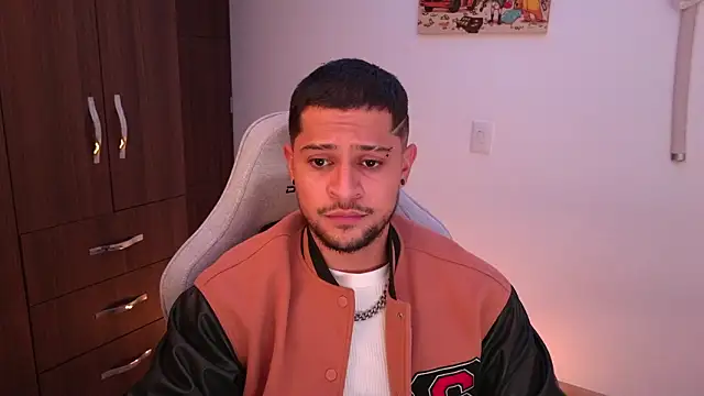 domsantiago  online show from February 14, 3:25 am