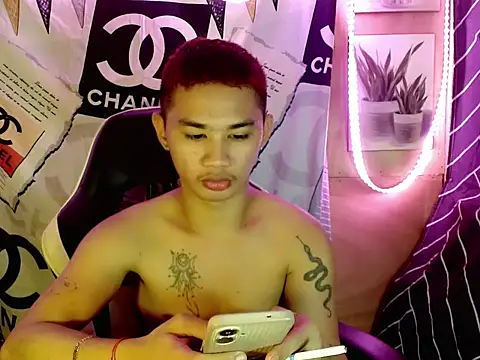 Snapshot of asianhardcock25 chatting on October 8, 6:00 am asianhardcock25 online show from October 8, 6:00 am