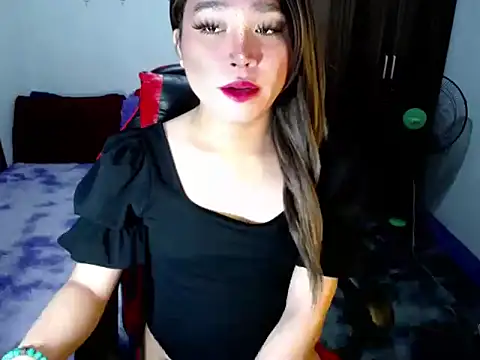 Urassiansweetcummer online show from November 12, 2:23 am