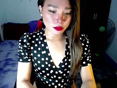 Urassiansweetcummer online show from November 24, 2:11 am