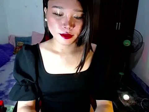Snapshot of Urassiansweetcummer chatting on May 23, 2:17 am Urassiansweetcummer online show from May 23, 2:17 am