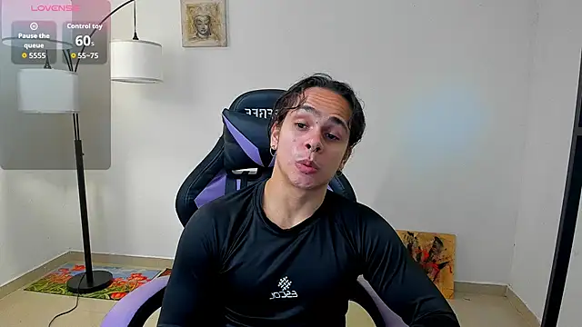 Snapshot of Maximiliano_scoott__ chatting on October 29, 9:16 pm Maximiliano scoott   online show from October 29, 9:16 pm