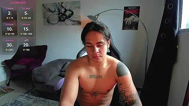Snapshot of Maximiliano_scoott__ chatting on April 18, 7:07 pm Maximiliano scoott online show from April 18, 7:07 pm