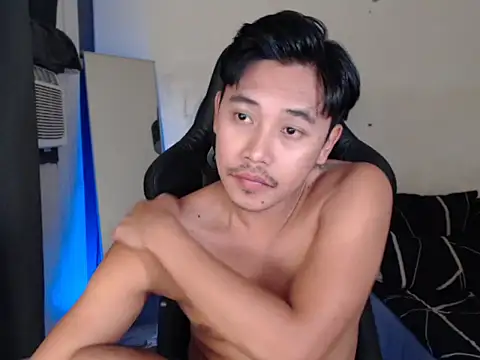 Snapshot of alexsuckable01 chatting on October 10, 3:33 pm alexsuckable01 online show from October 10, 3:33 pm