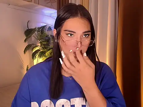 Snapshot of magnificent_kitana chatting on July 23, 9:13 pm magnificent kitana online show from July 23, 9:13 pm