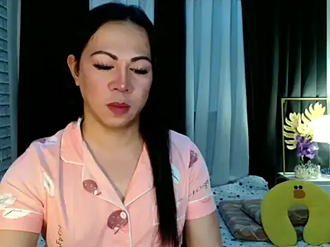 Snapshot of _Carmilla chatting on January 8, 1:13 pm Carmilla online show from January 8, 1:13 pm