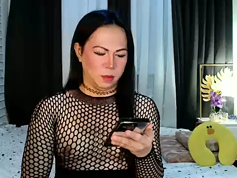 Snapshot of _Carmilla chatting on January 10, 1:57 pm Carmilla online show from January 10, 1:57 pm