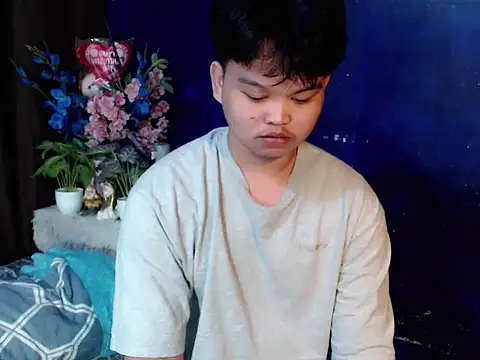 Reynelcock online show from March 24, 6:13 pm