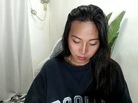Snapshot of sweetiie_caren chatting on May 3, 4:51 am sweetiie caren online show from May 3, 4:51 am