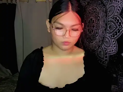 Snapshot of Lou_heart chatting on May 28, 7:00 pm Lou heart online show from May 28, 7:00 pm