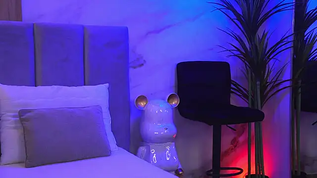 Izabellle02 online show from April 13, 3:34 am