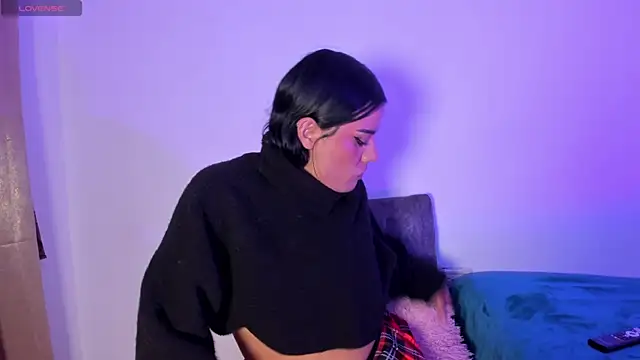 Shophie thoopson online show from January 17, 5:56 am