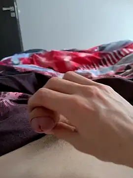 Snapshot of justhubert chatting on September 12, 1:44 pm justhubert online show from September 12, 1:44 pm