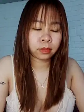 Snapshot of Chinh-Trinh chatting on February 4, 4:13 pm Chinh-Trinh online show from February 4, 4:13 pm