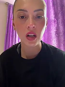 Snapshot of MiaLune_Pink chatting on October 4, 8:51 pm MiaLune Pink online show from October 4, 8:51 pm