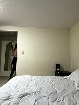 Snapshot of MiaLune_Pink chatting on October 28, 10:56 pm MiaLune Pink online show from October 28, 10:56 pm