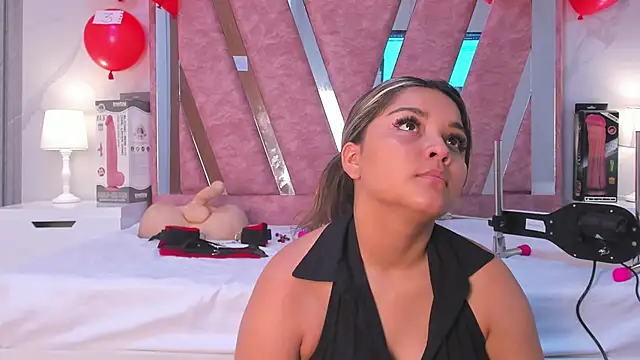 Wonderkloe  online show from February 20, 8:20 pm