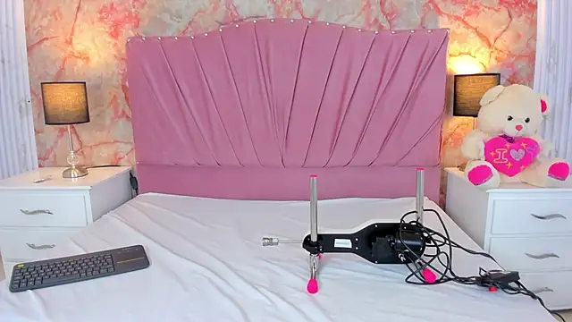 Wonderkloe  online show from March 20, 3:11 am