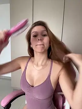 Nikii   online show from February 7, 5:27 pm