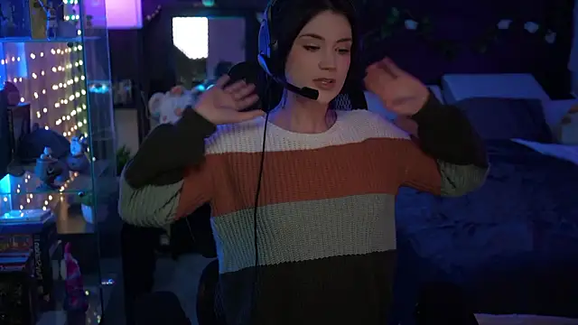 littlelune online show from February 18, 11:01 pm