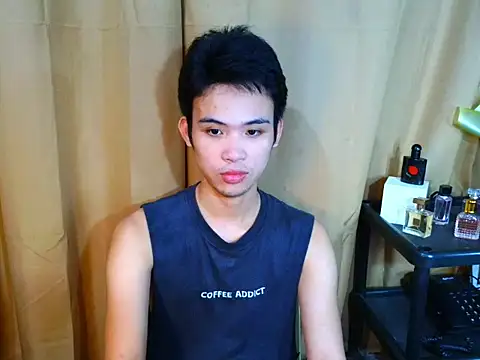 Snapshot of Urasiancumboix chatting on November 22, 1:15 am Urasiancumboix online show from November 22, 1:15 am