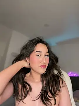 Snapshot of julieta_jhonss chatting on May 4, 2:18 am julieta jhonss online show from May 4, 2:18 am