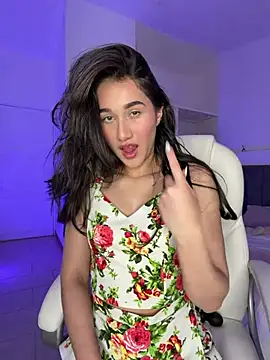 Snapshot of julieta_jhonss chatting on May 9, 2:39 am julieta jhonss online show from May 9, 2:39 am