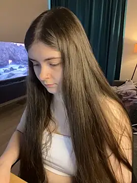 Snapshot of Lovely_Waifu chatting on May 6, 12:21 pm Lovely Waifu online show from May 6, 12:21 pm