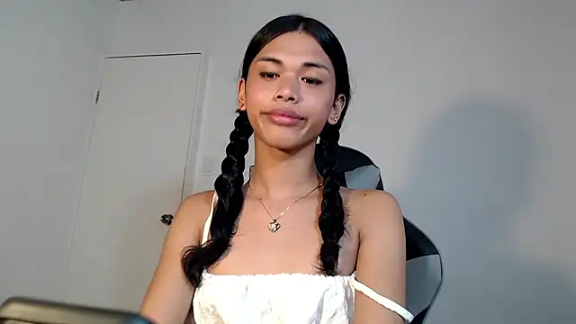 Snapshot of urcurlydiva chatting on November 3, 5:31 am urcurlydiva online show from November 3, 5:31 am