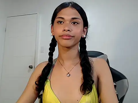 Snapshot of urcurlydiva chatting on November 8, 6:24 am urcurlydiva online show from November 8, 6:24 am