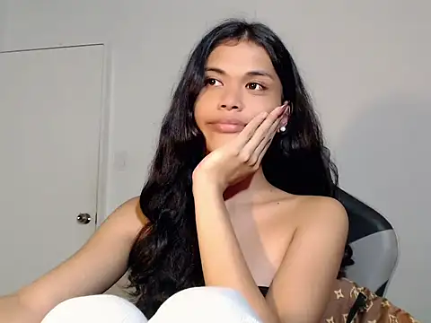 Snapshot of urcurlydiva chatting on December 2, 5:52 pm urcurlydiva online show from December 2, 5:52 pm