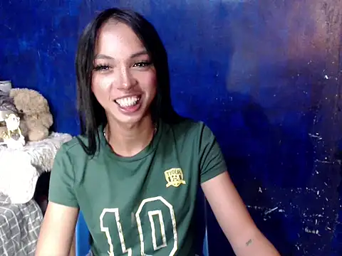 Snapshot of Simi_Ipit chatting on April 23, 1:24 pm Simi Ipit online show from April 23, 1:24 pm