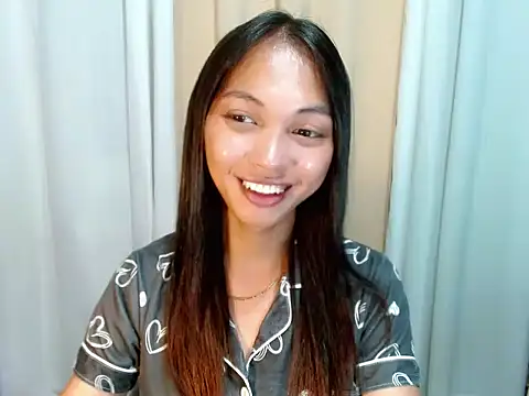Snapshot of Simi_Ipit chatting on April 29, 5:30 pm Simi Ipit online show from April 29, 5:30 pm