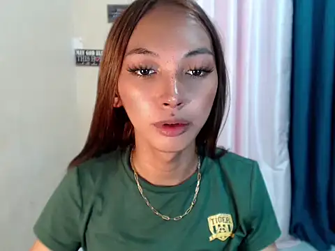 Snapshot of Simi_Ipit chatting on May 5, 8:22 am Simi Ipit online show from May 5, 8:22 am