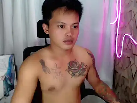 Snapshot of urhotfucker13 chatting on July 5, 10:00 am urhotfucker13 online show from July 5, 10:00 am
