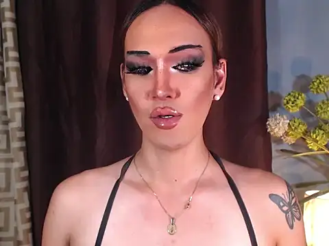 Snapshot of AleinaCroft chatting on May 31, 3:08 pm AleinaCroft online show from May 31, 3:08 pm