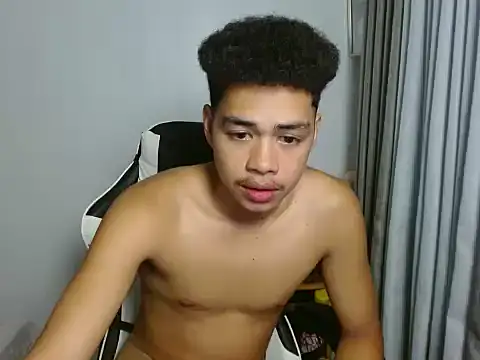 Snapshot of curlyasian_njxx chatting on June 8, 4:35 am curlyasian njxx online show from June 8, 4:35 am