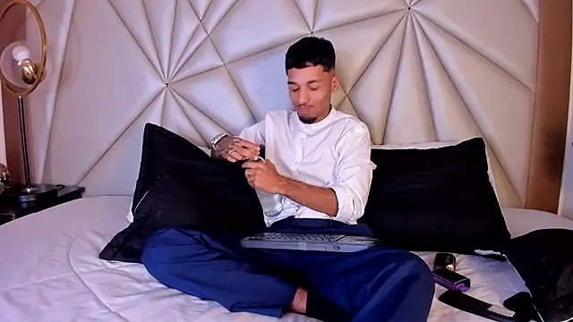 Thiagoferreti online show from February 19, 3:35 am