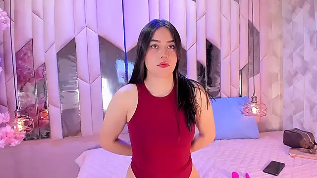 HannaCollins  online show from April 7, 1:44 pm