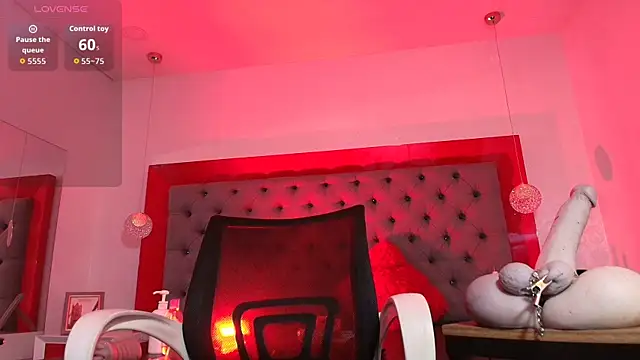 MirandaSould online show from April 17, 1:25 pm